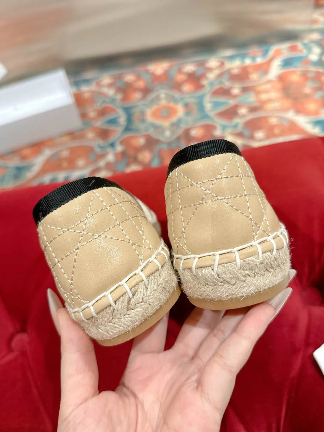 👟👟Ex-factory price 460👟👟 Dior DIOR's new popular early spring fisherman shoes 🆕 Simple, elegant and fashionable, timeless and timeless, it is a classic that will never fade away in the fashion circle, retro fisherman shoes. Original hand-woven surface, electric embroidery technology! Specific cloth surface and rubber outsole. Code number: 35-39 (40.41 customized, non-refundable)